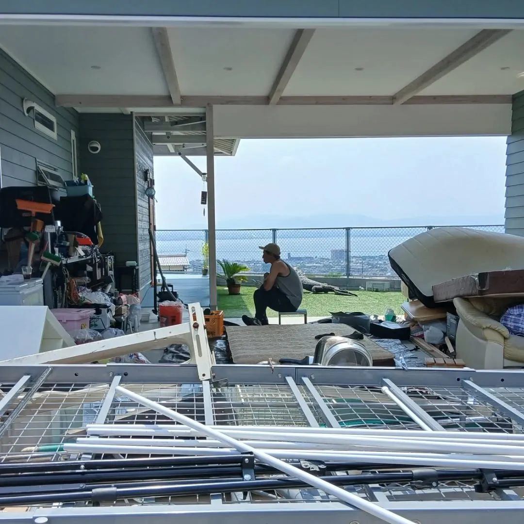 今日は先週回収してきた不用品を分別して片付け作業を進めてると...