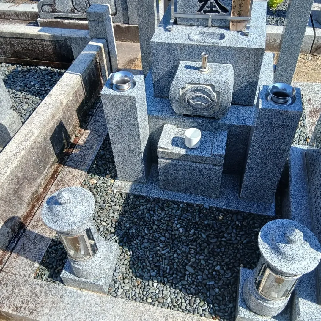 今日は朝イチからお墓掃除へ行ってきました🧹✨！細かいけど抜き...