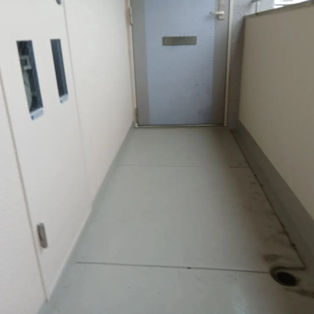 お疲れ様です!🌧🌬冷たい風が吹く中、寒さが増してきましたね。