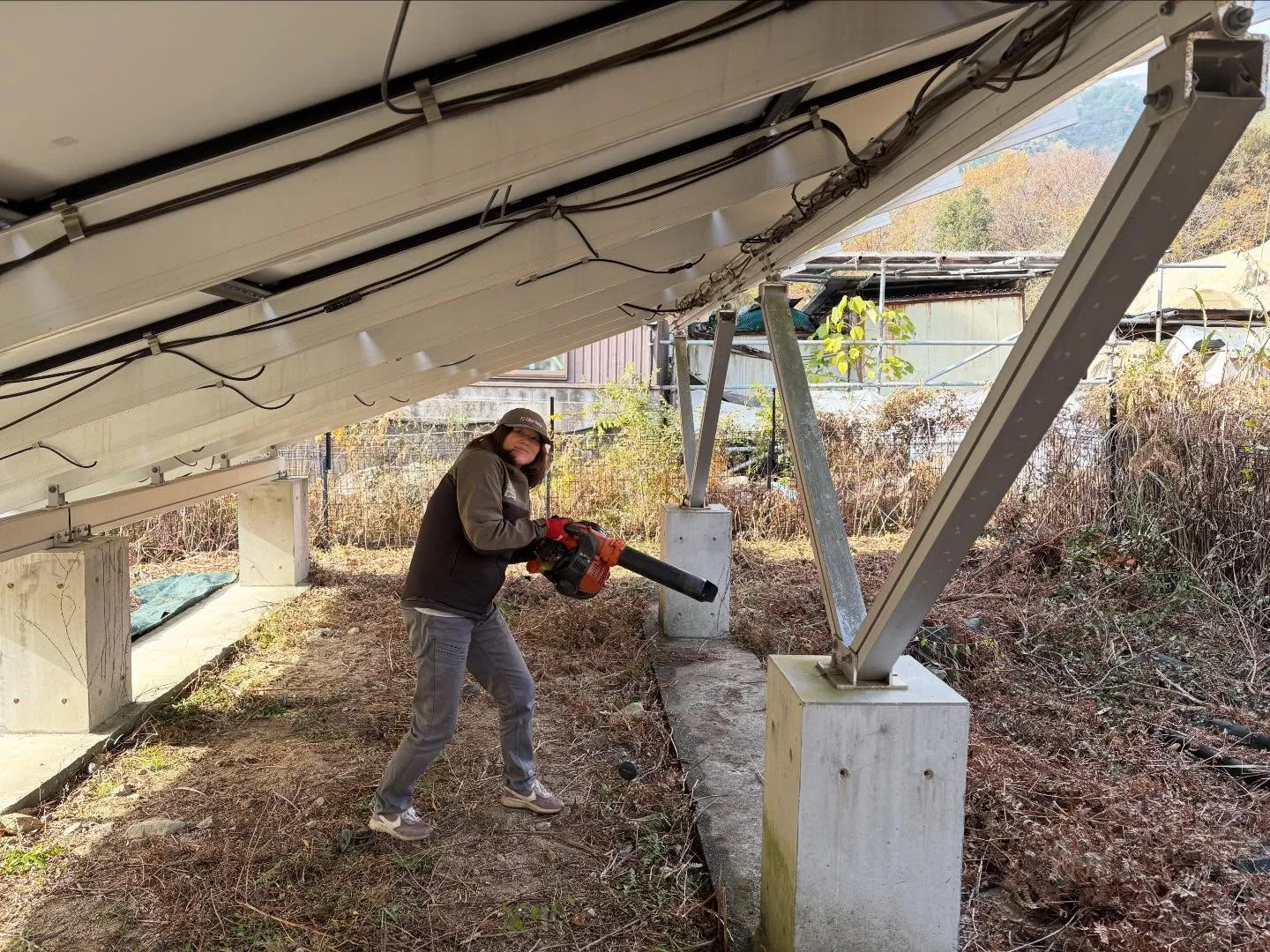 お疲れ様です！今日はy'sclean upのメガソーラーパネ...