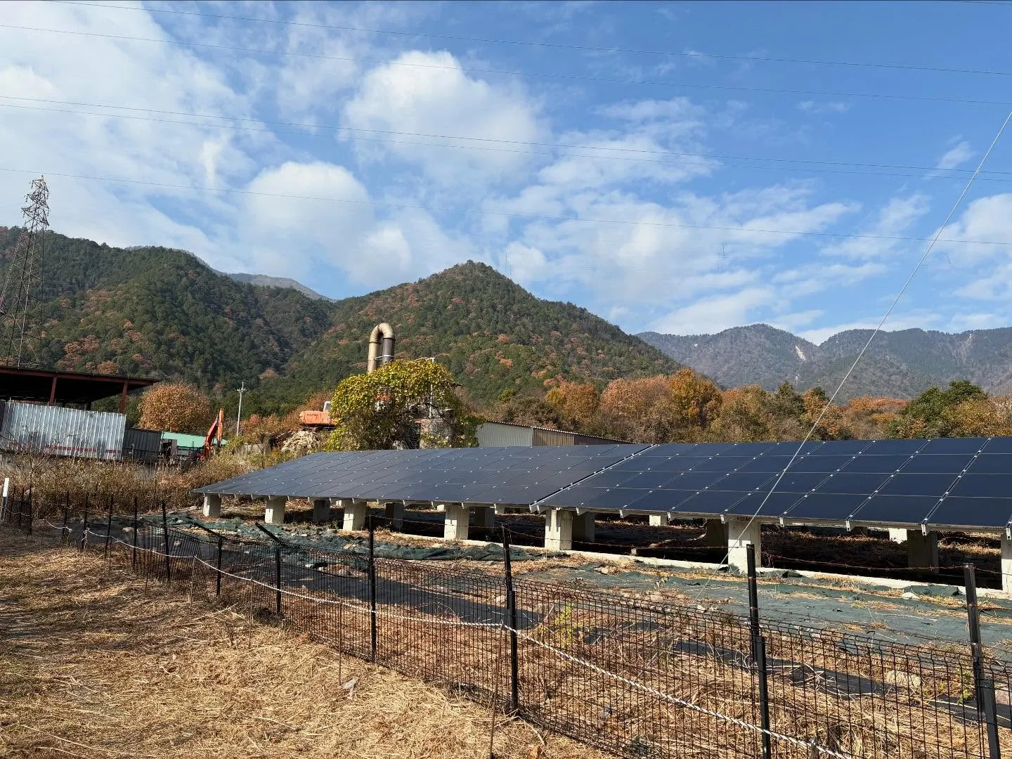 お疲れ様です！今日はy'sclean upのメガソーラーパネ...