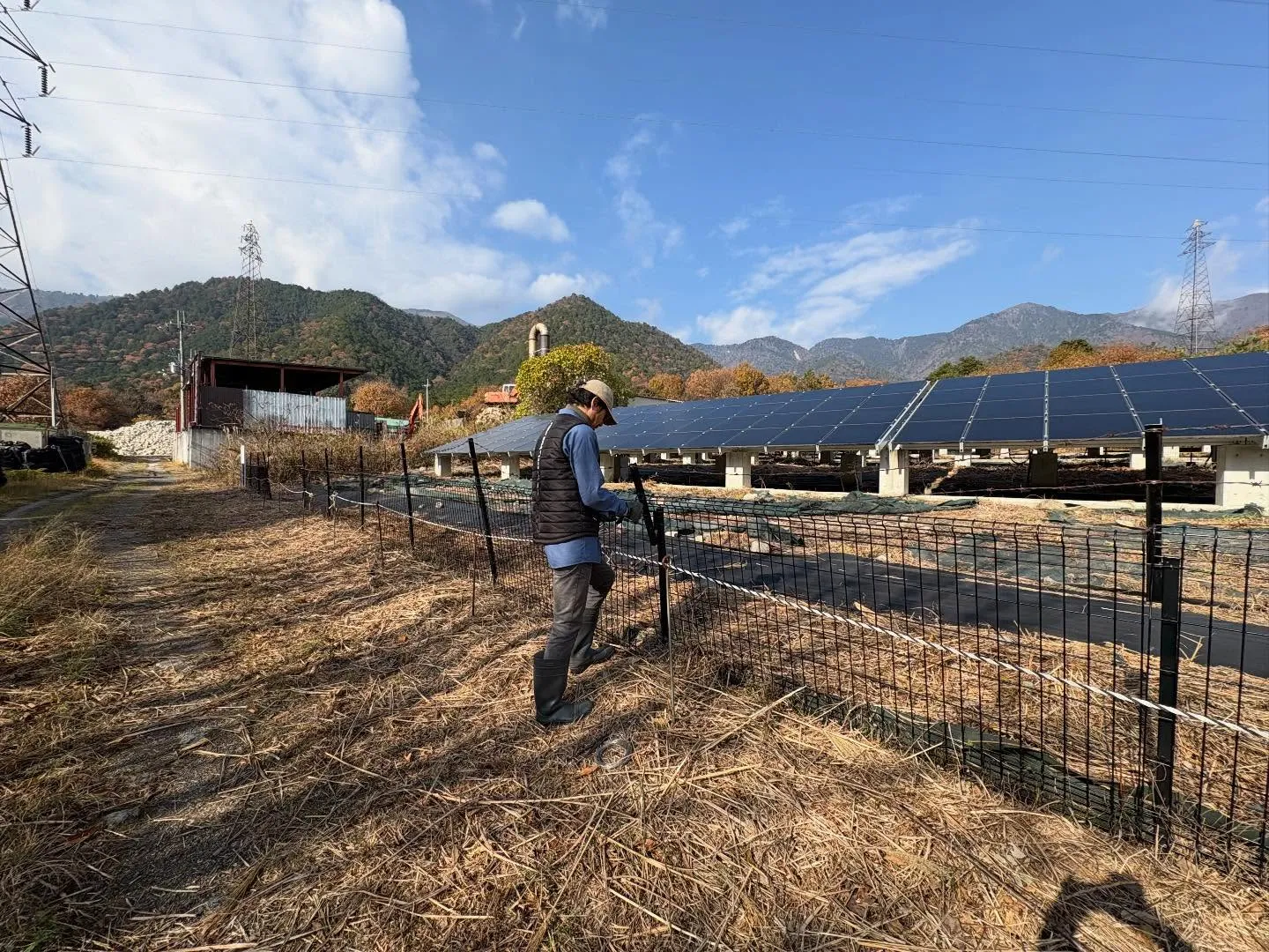 お疲れ様です！今日はy'sclean upのメガソーラーパネ...