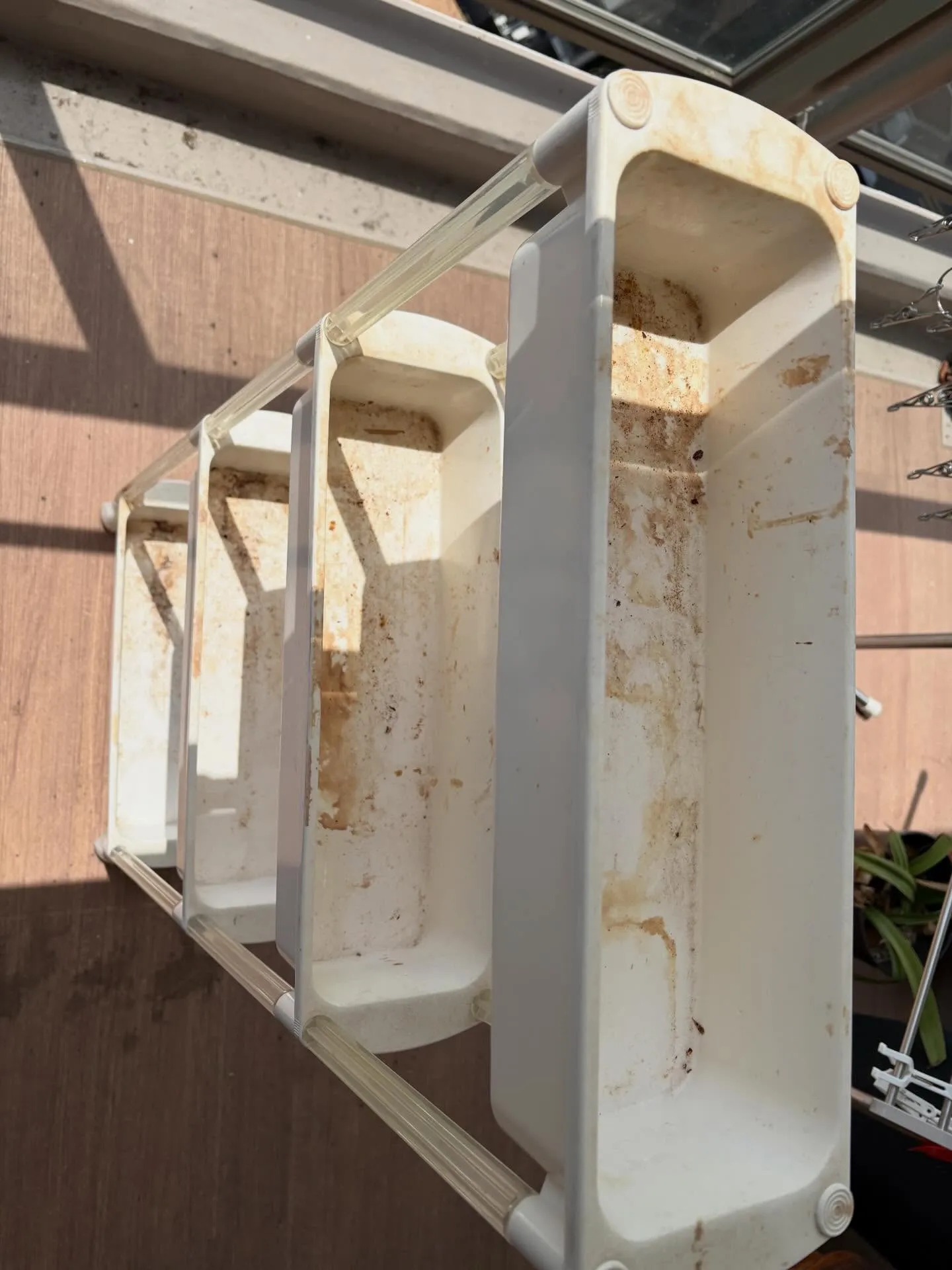 お疲れ様です！☀️今日は、キッチン棚のしつこい汚れを取り除い...