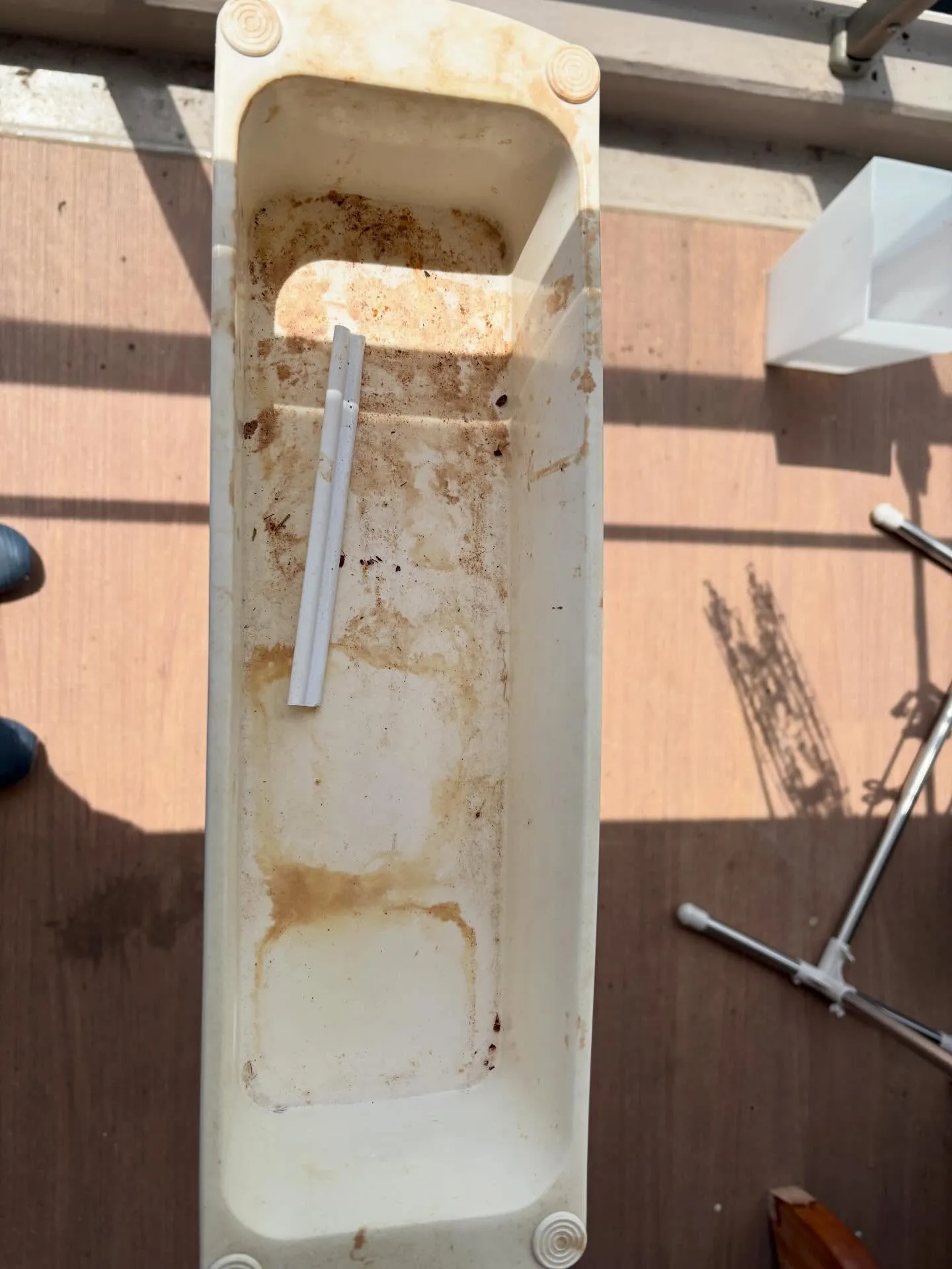 お疲れ様です！☀️今日は、キッチン棚のしつこい汚れを取り除い...