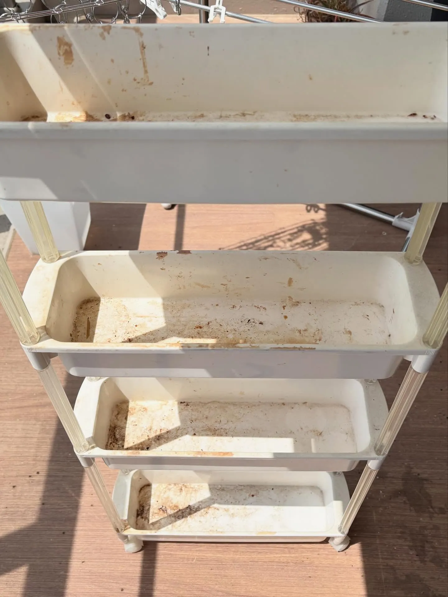 お疲れ様です！☀️今日は、キッチン棚のしつこい汚れを取り除い...