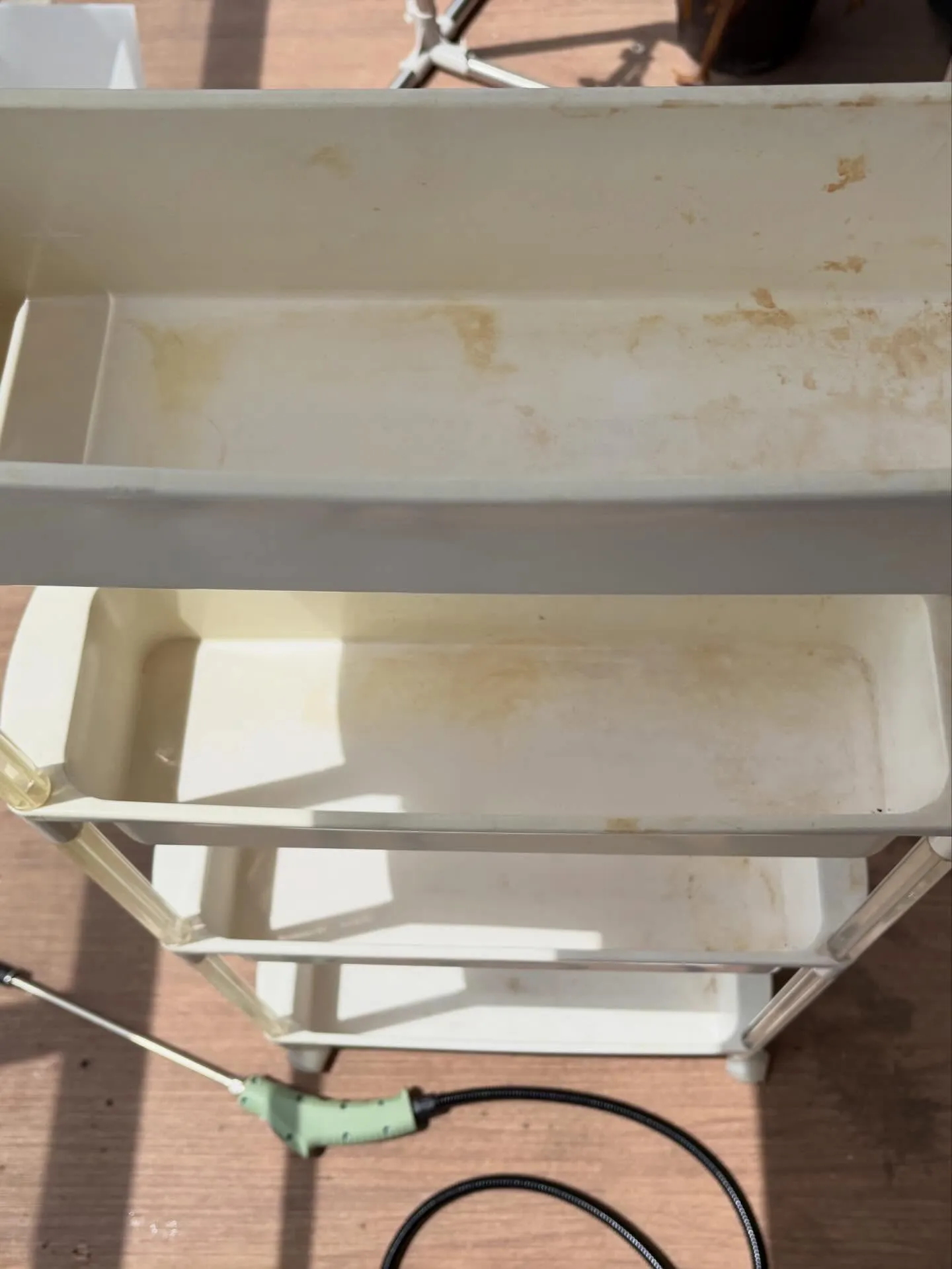 お疲れ様です！☀️今日は、キッチン棚のしつこい汚れを取り除い...