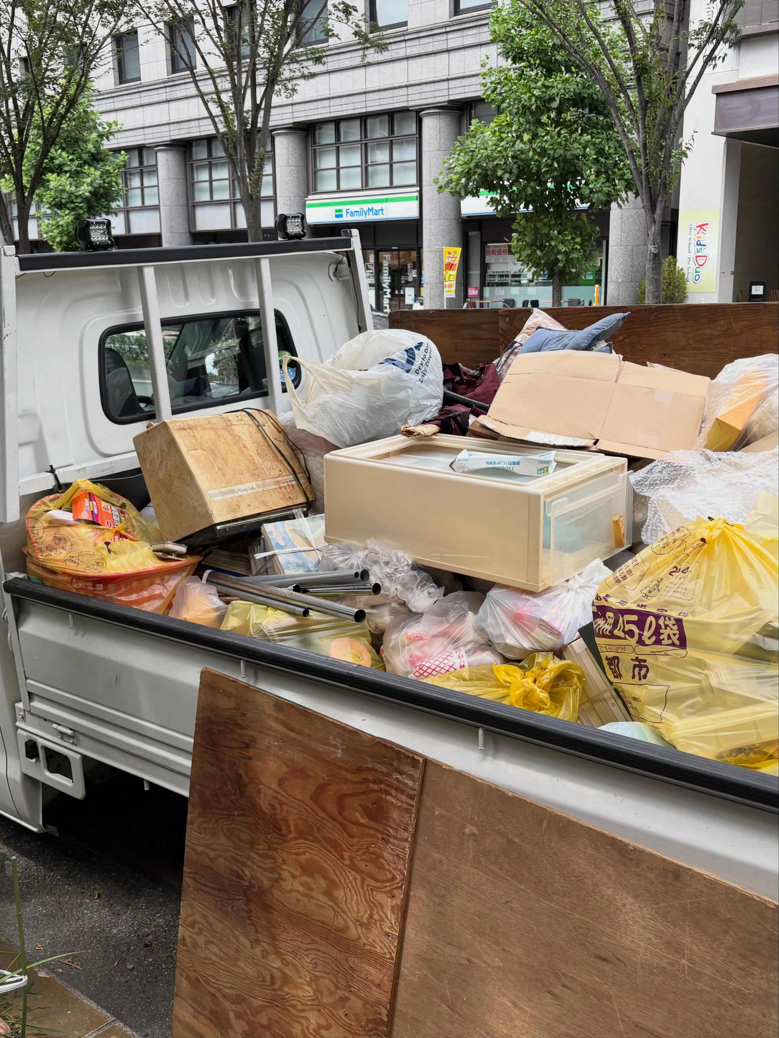私たちy'sclean up、本日も暮らしのサポートに精を出...